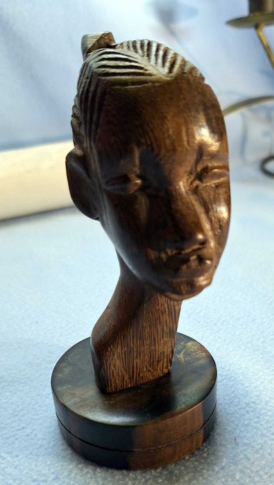 Figurka afrykańska drewniana - rękodzieło
