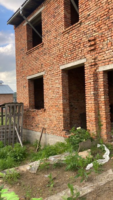 Недобудований будинок у Брошнів-Осаді