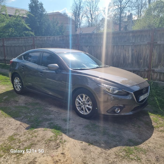 Продам Мазду 3 1.5литра. 2014 год Офіційну Автомат
