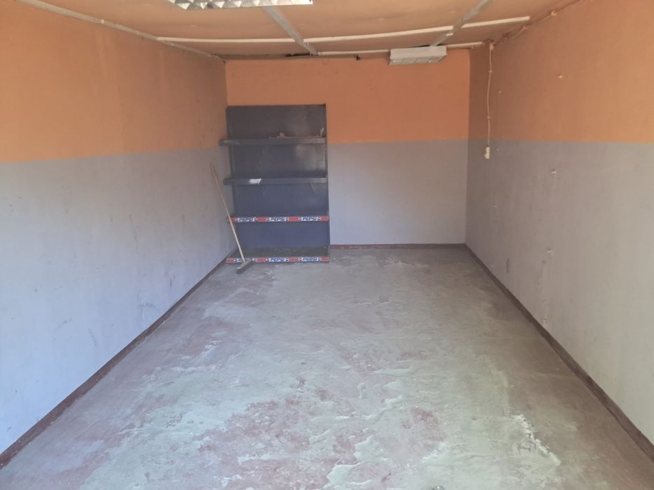 Garaż na wynajem – bezpieczny, suchy, idealny na auto lub magazyn.