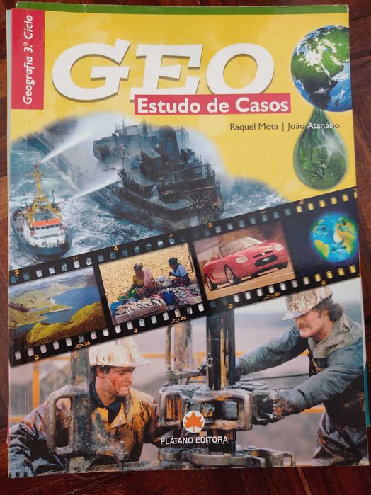 Livros escolares de diferentes anos de ensino e disciplinas