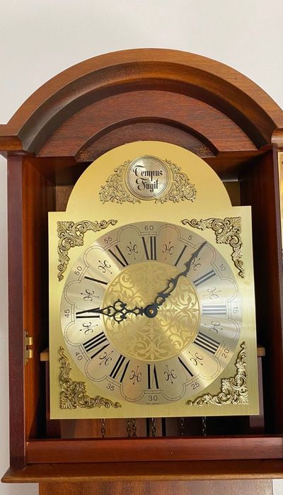 Zegar stojący elegancki styl