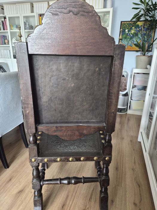 Cadeirão antigo em pau preto