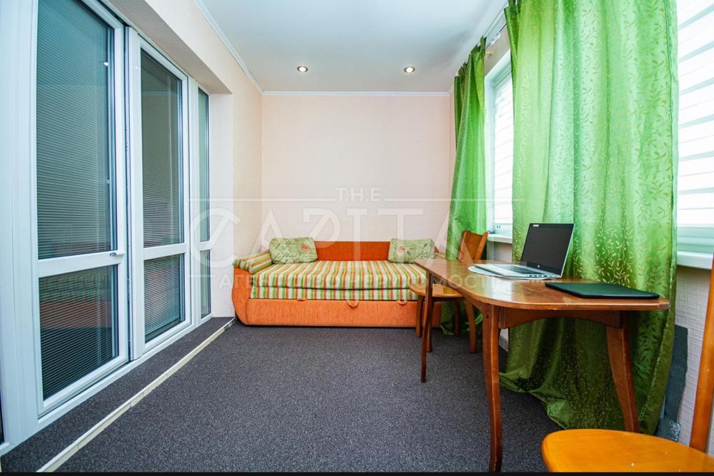 Продаж Фасад! Перший Поверх! Науки 86! Голосіївській Район! 995$ за м²