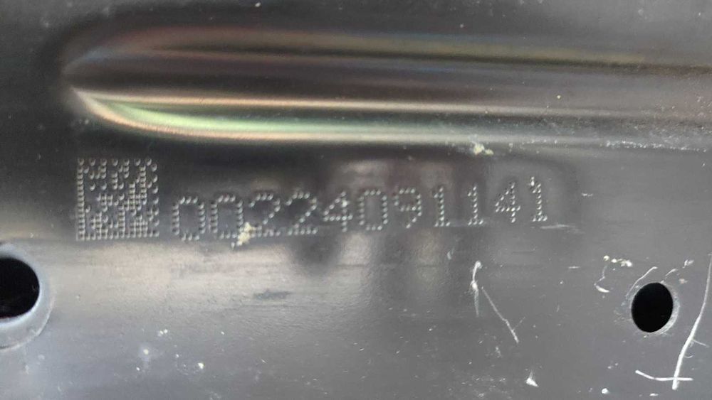 капот Mercedes-Benz новый