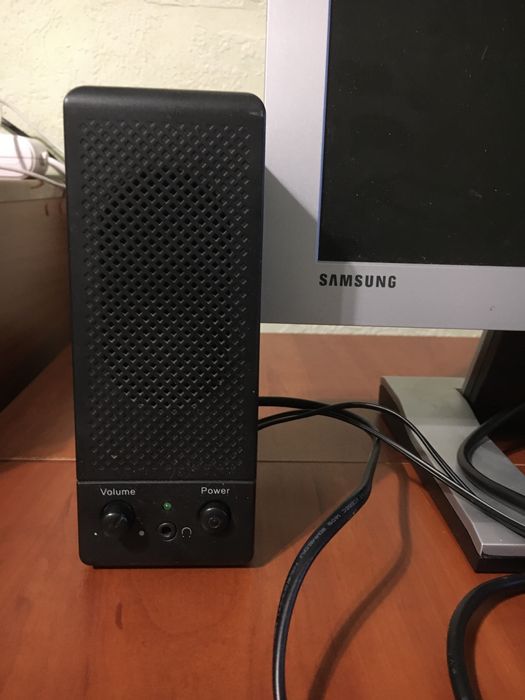 Монітор та колонки