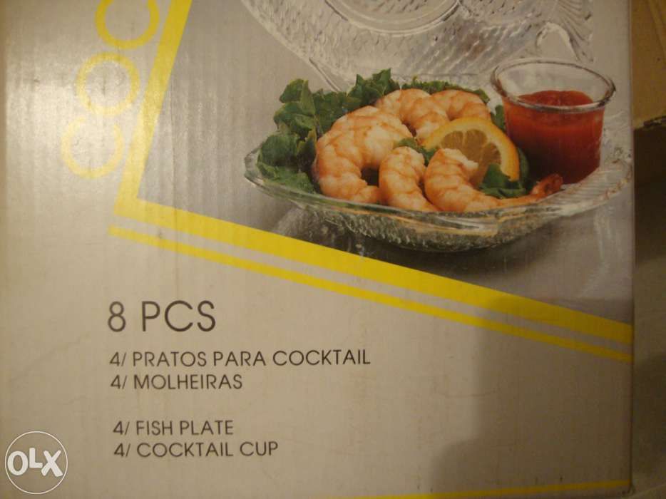 Pratos cocktail e molheiras portes incluídos