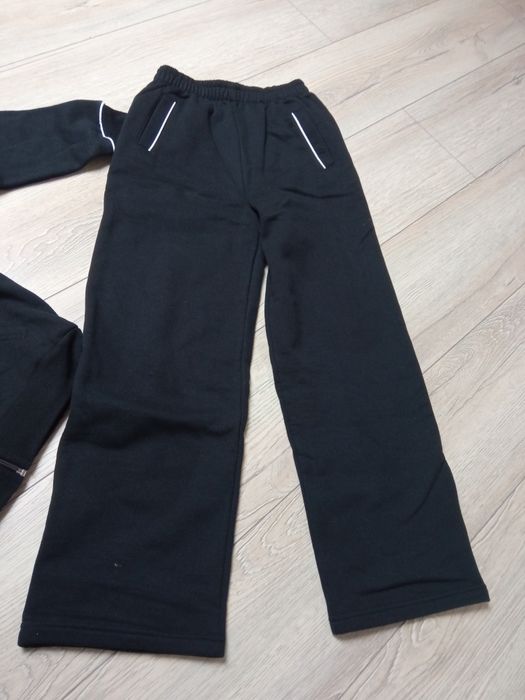 Czarny dres Alan rozm. 146 nowy
Nowy bez metki
Bawełna