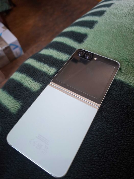 Sprzedam samsung Galaxy z flip 5 8/512