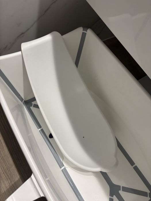 Banheira stokke com suporte recem nascido