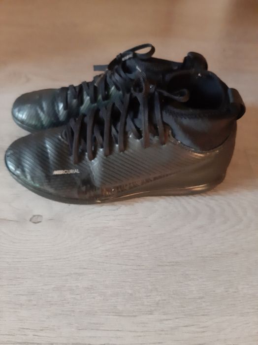 Футбольне взуття