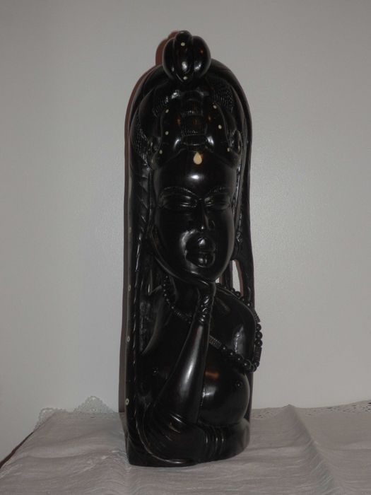 Busto africano em ébano