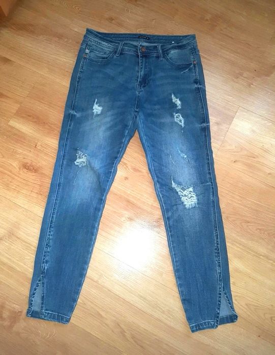 Spodnie jeansy 38 z dziurami diverse