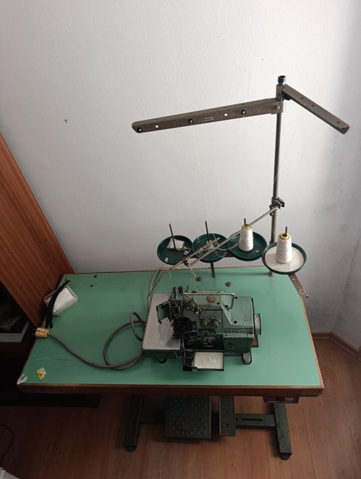 Maquina Cose e corte industrial