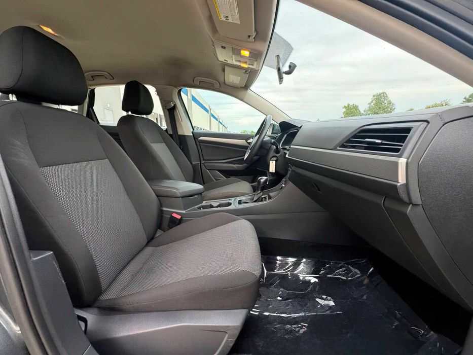 Volkswagen Jetta SE      2020