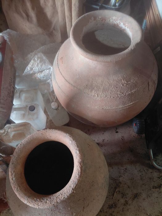 Talhas de barro muito antigas