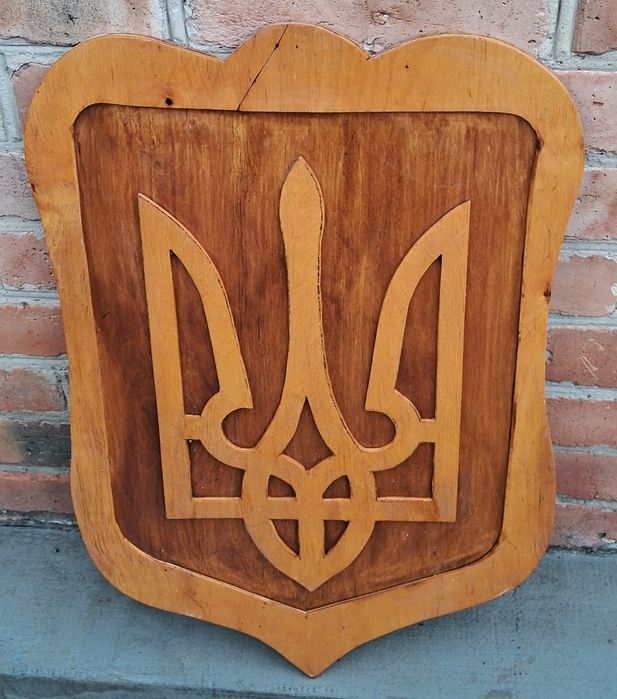 Панно Герб України. Тризуб настінний з дерева в натуральному кольорі, ручна робота.