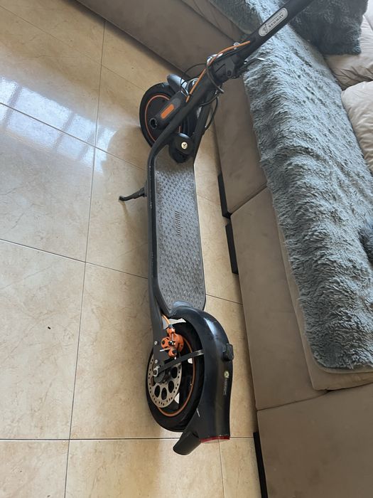 Ninebot F40 — 150 €  Vendo trotinete elétrica Segway Ninebot F40