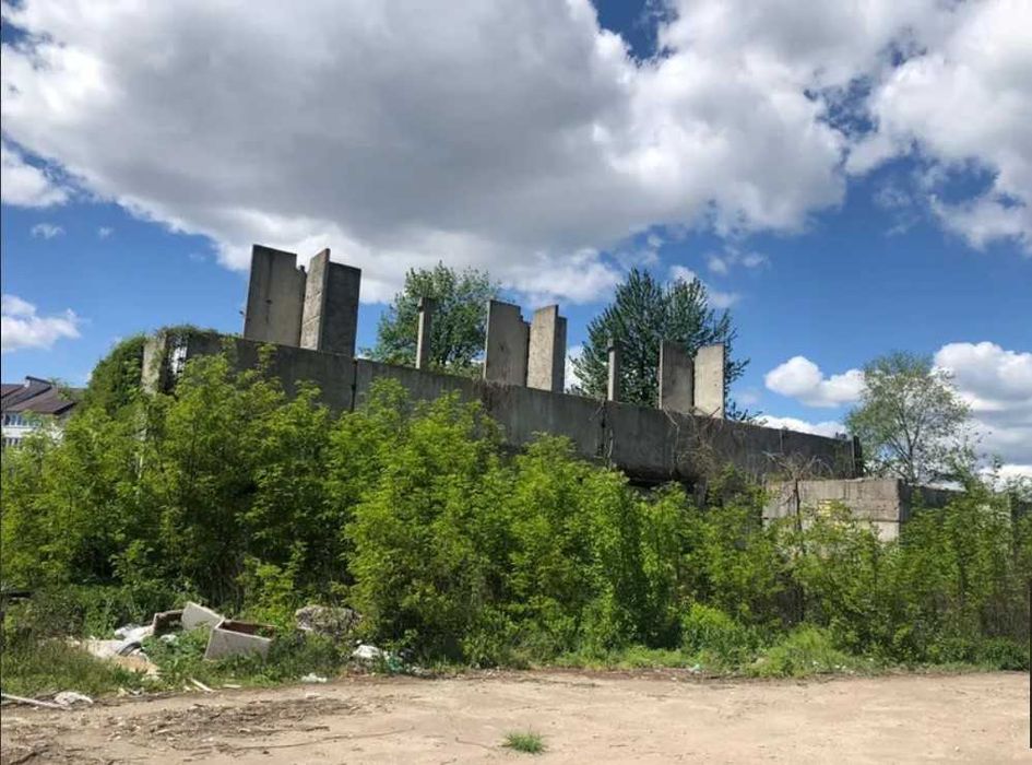 Незавершене будівництво м. Київ, пр. Академіка Глушкова, 42