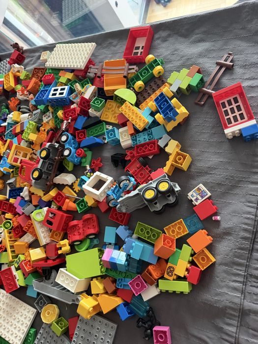 Lego Duplo kilka Zestawów figurki auta budowle superbohateorowie