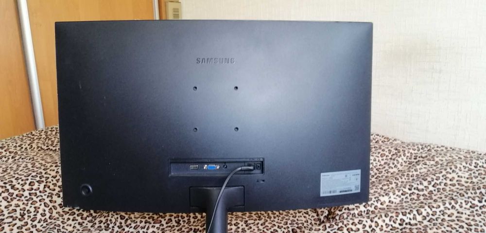 Продам не робочий монітор 27" Samsung Curved C27R500 1500 грн