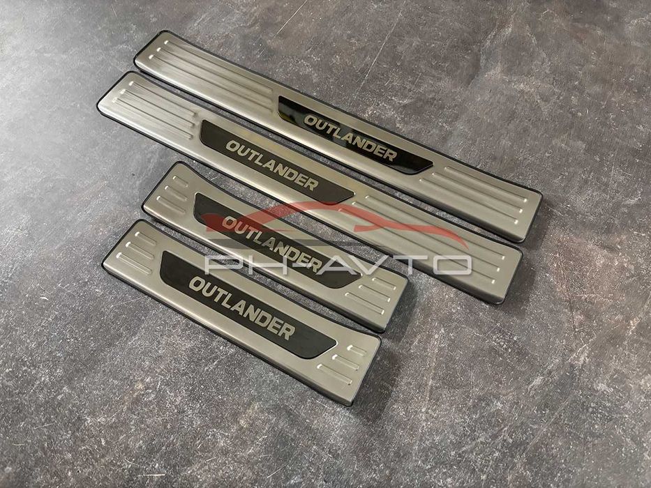 Накладки на пороги Mitsubishi Outlander 2022+ зовнішні на метал