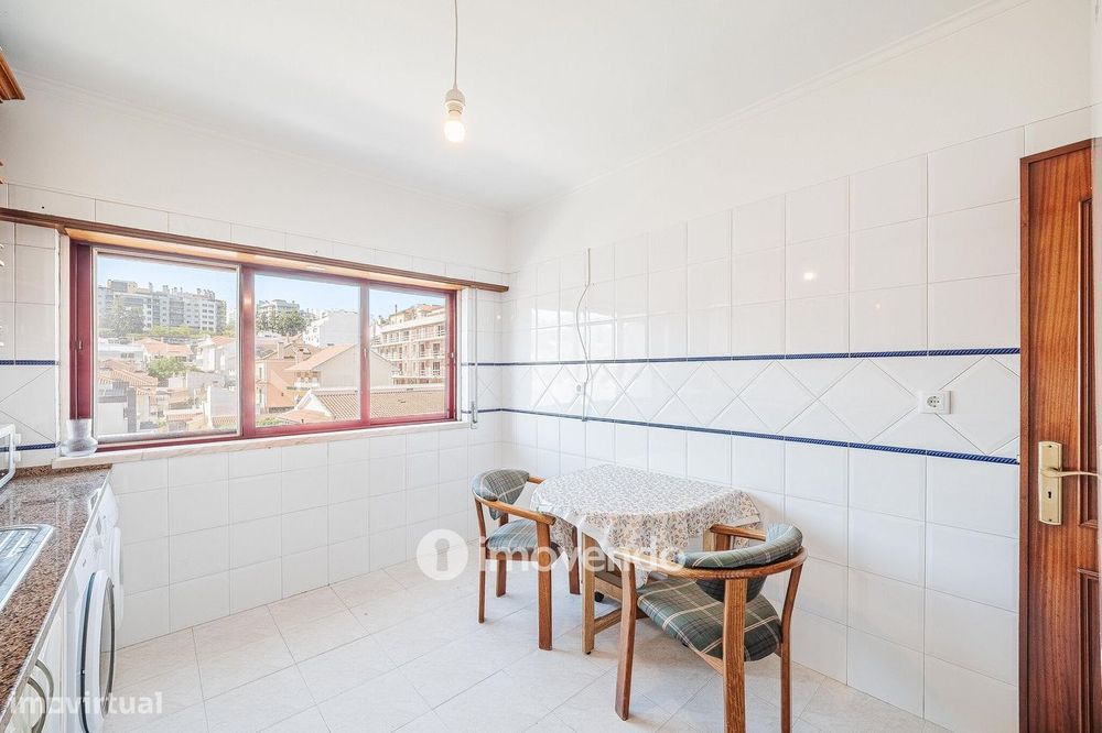 Apartamento T2, com lugar de estacionamento e arrecadação, na Ramada
