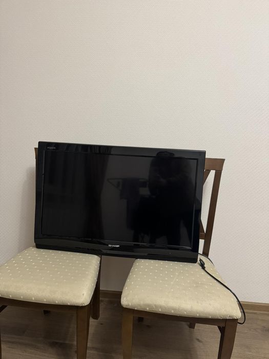 Телевізор Sharp на 32 дюйма