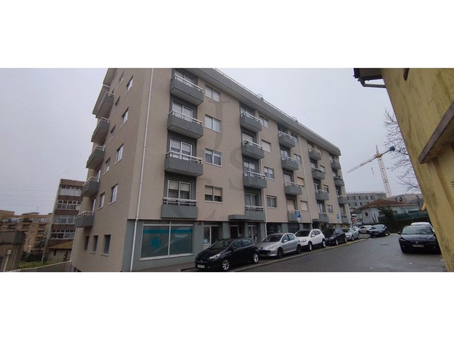 Excelente apartamento T2+1, situado a apenas dois minutos da estaçã... — Mafamude E Vilar Do Paraíso, Porto