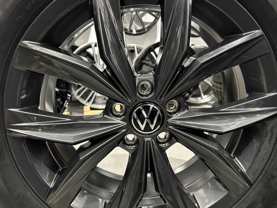 Oryginalne koła zimowe 18 5x112 VW Tiguan II III Pirelli 235/55R18
