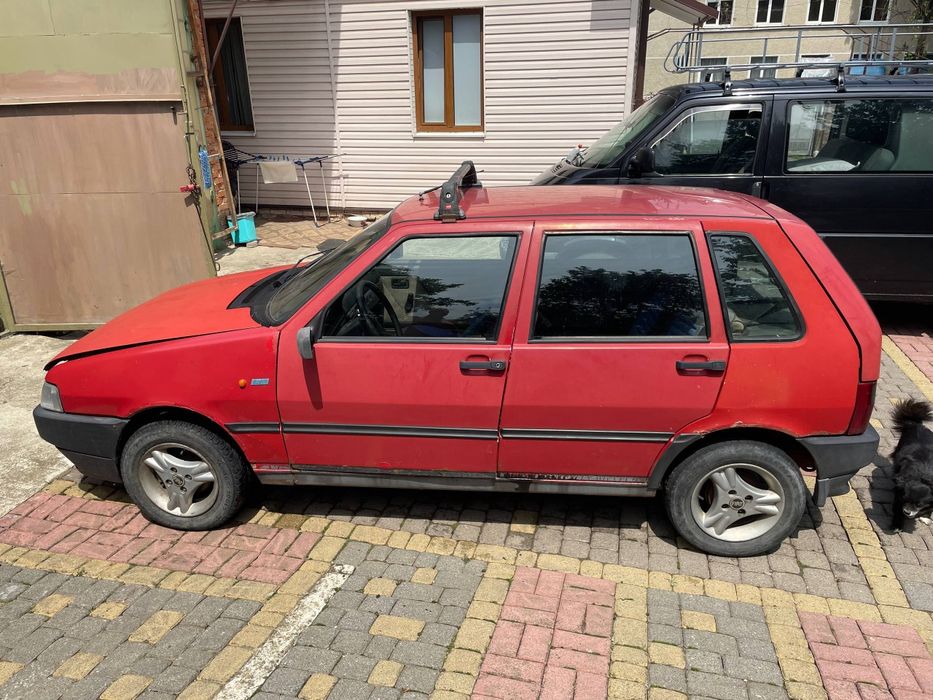 Автомобіль Fiat Uno