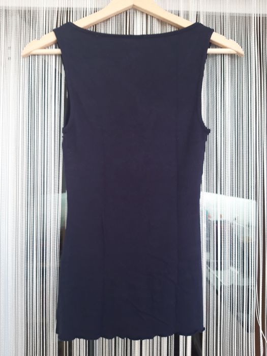 Conjunto de top e cueca, de cor azul marinho da Intimissimi