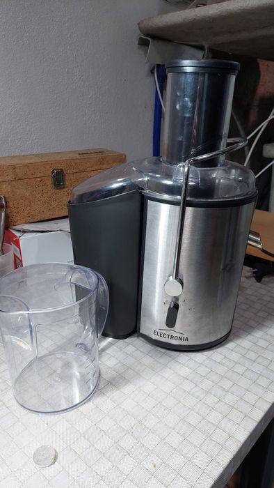 Centrifugadora / Máquina de Sumos Electronia