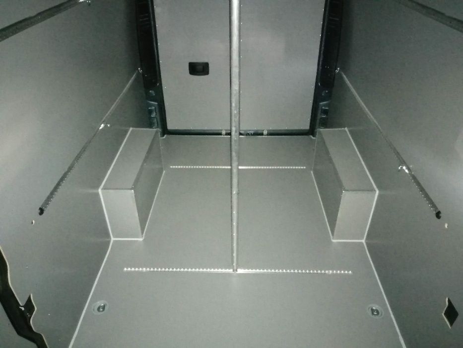 Peugeot Boxer L4H2 Zabudowa podłogi, boków i drzwi na pace busa