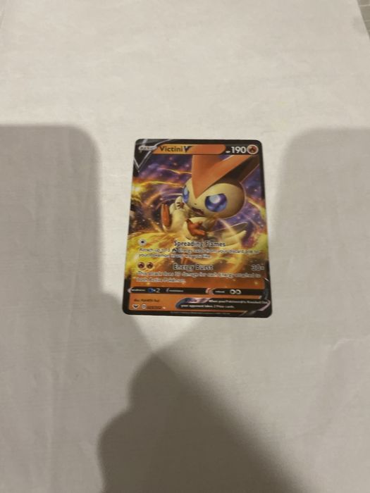3 cartas pokemos Victini V #25, Tapu KoKo GX #47, Solgaleo #87