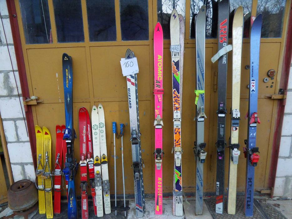 sanki plastikowe , narty buty, kaski
