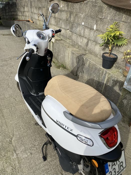 Moto vortex branco