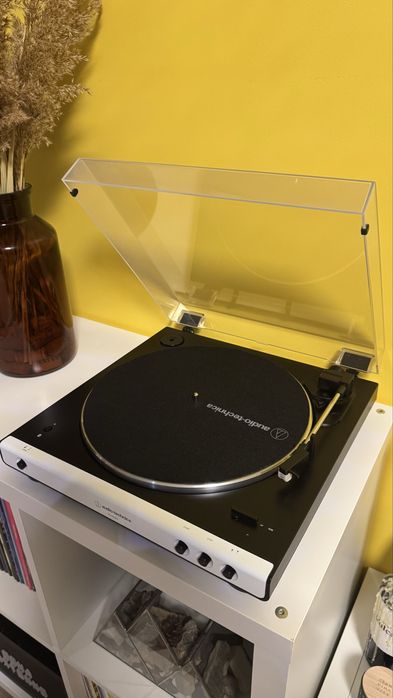 Вініловий програвач Audio-Technica AT-LP60X Bluetooth White + платівка
