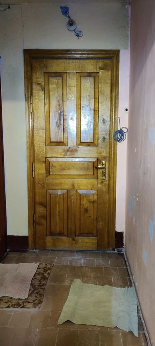 Продам дерев'яні вхідні двері