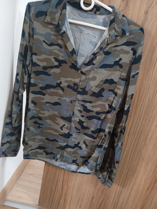 Koszula damska w stylu militarnym