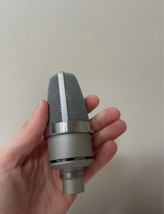 Neumann Tlm 102 Microfone