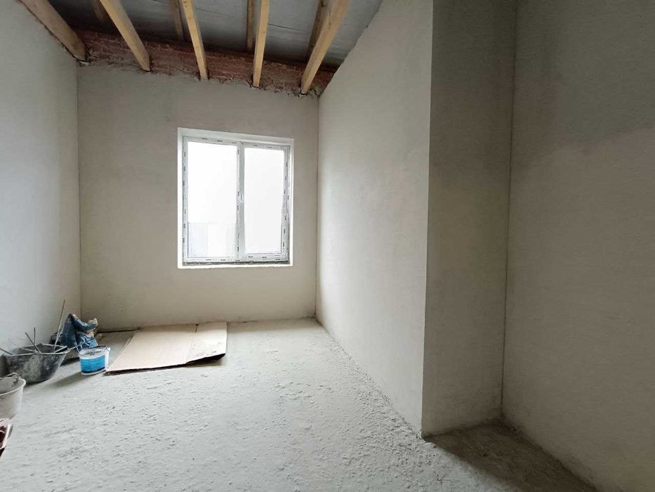 Продається одноповерховий особняк, з гаражем та власним подвірям