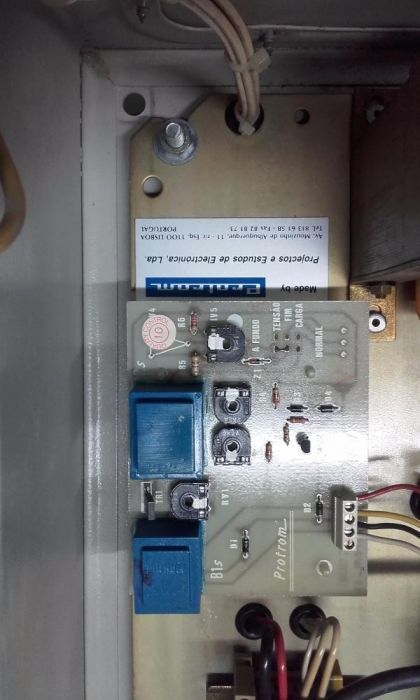 Carregador automático de baterias 24 V