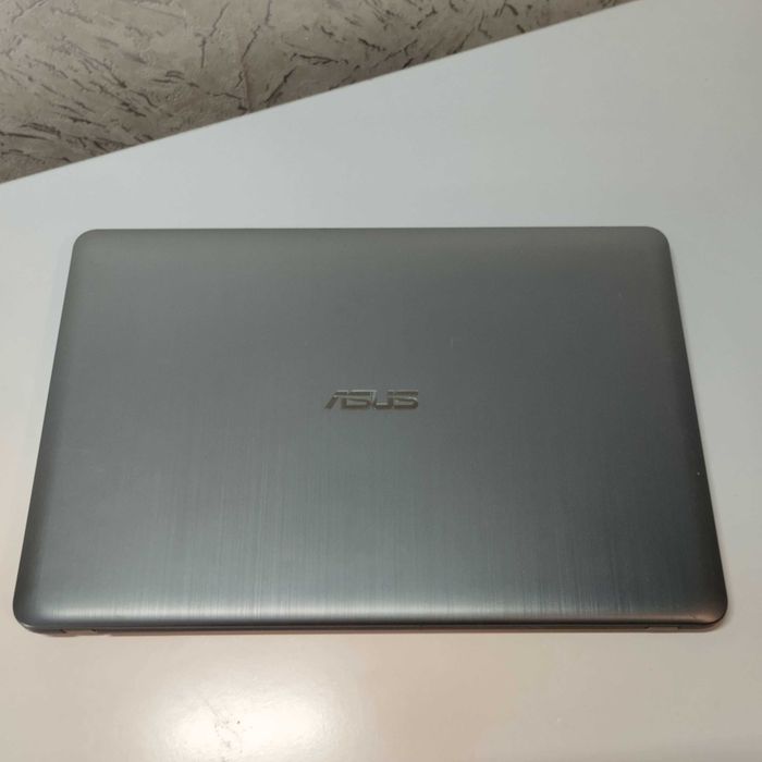 Ноутбук Asus VivoBook X541SA / 4 ядра N-3710 / 4/120 SSD / батарея 2-3 часа