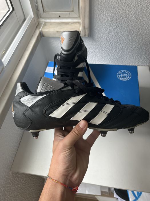 Chuteiras de futebol Adidas pretas vintage dos anos 90