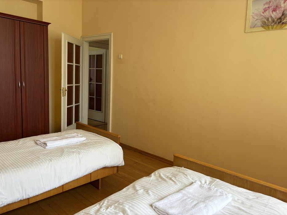 Трикімнатна квартира подобово біля собору