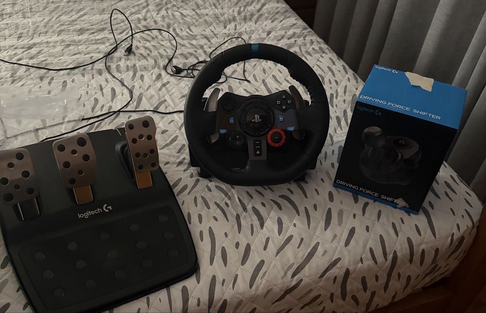 Logitech G29 - Volante + Shifter + Pedais