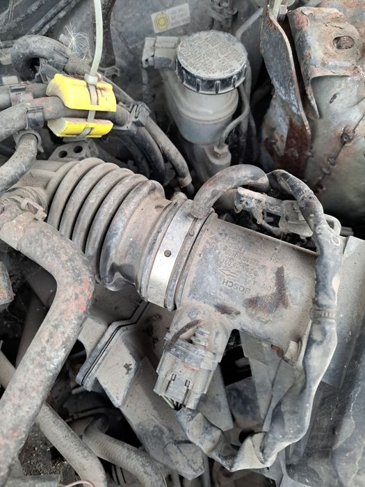 корпус повітряного фільтра 1.5 бензин альмера н16 2,2 ді прімера п12 1