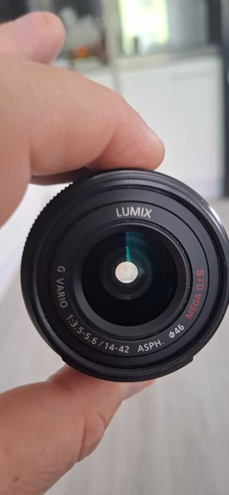 Panasonic Lumix GX7 z obiektywem.