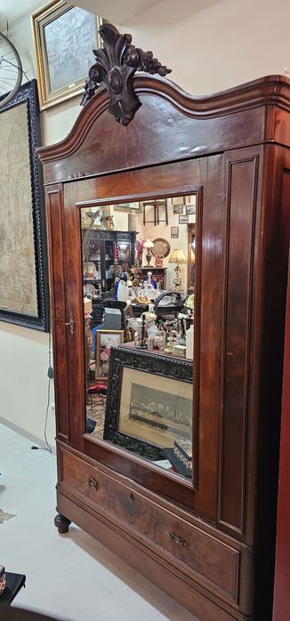 Antigo Roupeiro com Grande Espelho